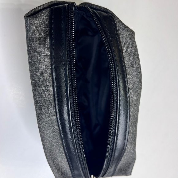 TUMI FOR DELTA Airlines Empty Gray Makeup Bag Pouch Amenity - Picture 5 of 12